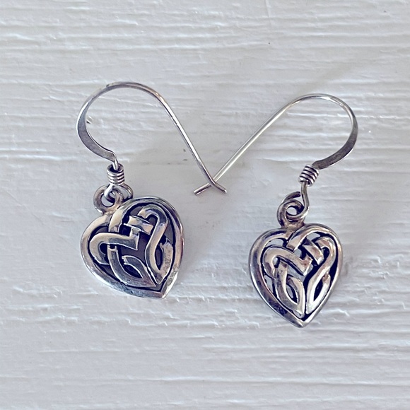 Avon Petite Sterling Silver 925 Celtic Knot Heart Dangle hook Earrings - Picture 4 of 4